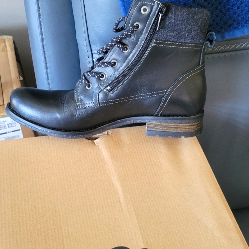 Womens size 11 Taos brand black leather boots